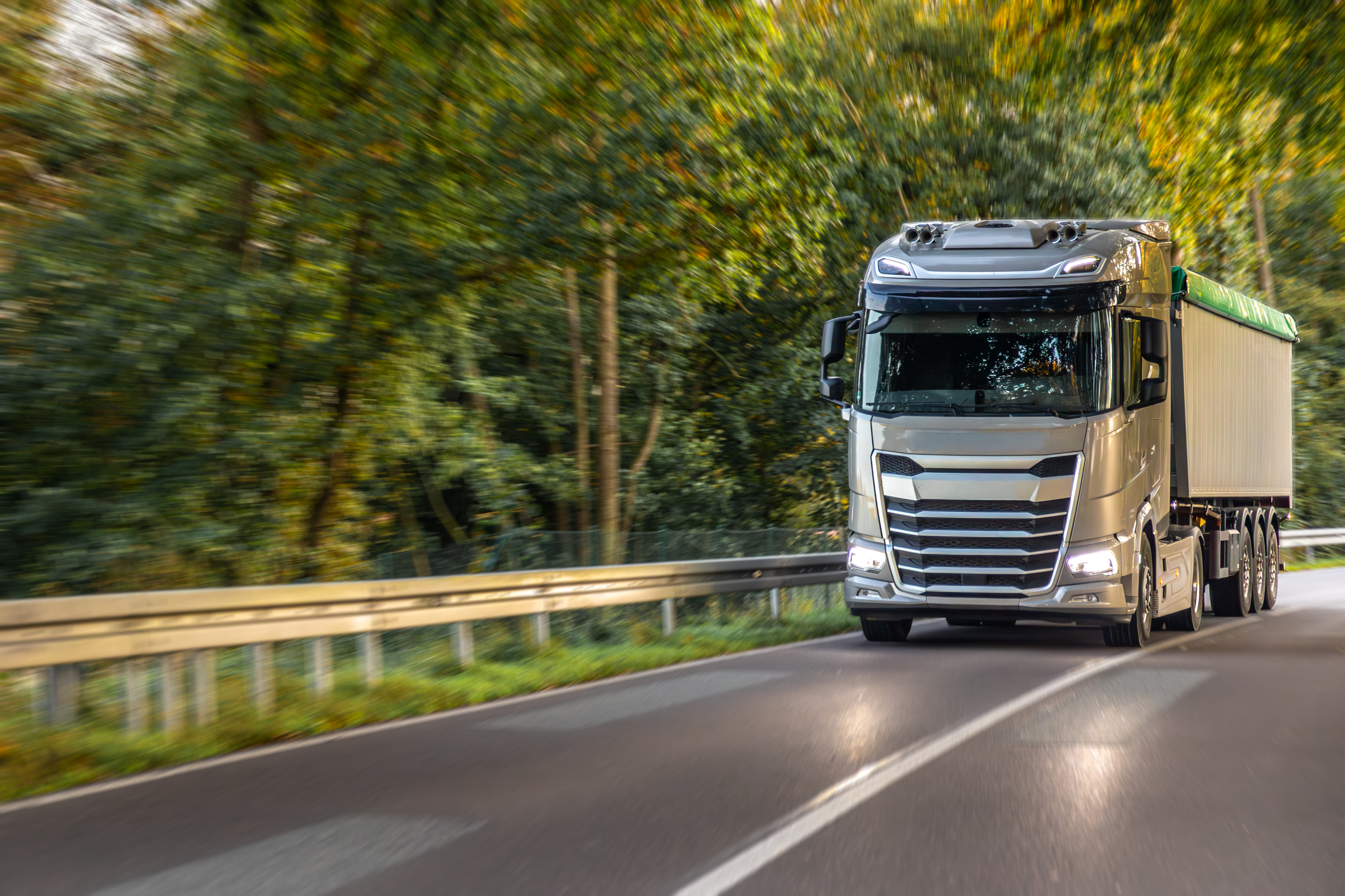 Moderner LKW im Logistikeinsatz